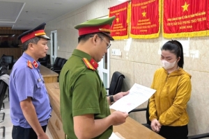 Khởi tố một tiểu thương ở Chợ Cồn vì buôn bán thuốc lá ngoại nhập lậu