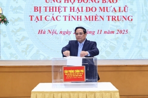Thủ tướng Phạm Minh Chính cùng lãnh đạo Chính phủ và tập thể VPCP ủng hộ đồng bào vùng thiên tai