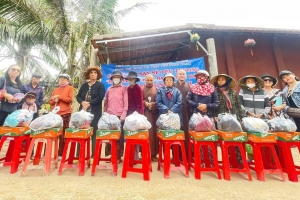 Trao 900 phần quà hỗ trợ người dân tỉnh Gia Lai