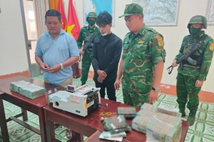 Bắt giữ đối tượng vận chuyển tiền tệ trái phép qua biên giới