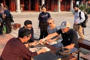 Các nhà khoa học quốc tế tham quan và trải nghiệm tại làng tranh dân gian Đông Hồ