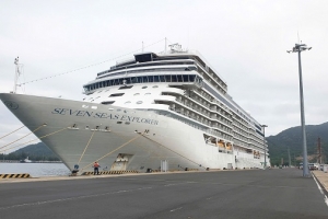 Khánh Hòa: Đón tàu biển quốc tế Seven Seas Voyager