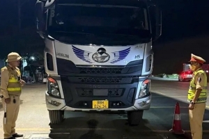 Tháng 11, CSGT Phú Thọ thu giữ nửa tấn nội tạng bẩn và hàng giả mạo nhãn hiệu