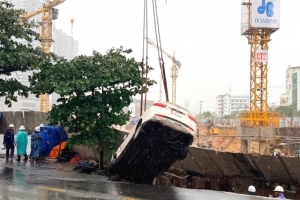 Nguyên nhân nào gây ra vụ sụt lún, "nuốt chửng" xe ô tô giữa trung tâm Đà Nẵng ?