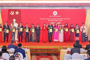 THACO nhận bằng vinh danh tại Đại hội Thi đua yêu nước toàn quốc Hội Chữ thập đỏ Việt Nam