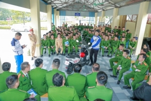 Công an tỉnh Thanh Hóa tập huấn nghiệp vụ hướng dẫn kỹ năng lái xe gắn máy an toàn cho học sinh
