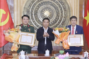 Thanh Hoá: Trao tặng Huy hiệu Đảng cho các đồng chí nguyên lãnh đạo và lãnh đạo tỉnh