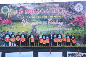 Không khí rộn ràng tại Lễ hội đua ngựa lần đầu tiên ở Tả Lèng