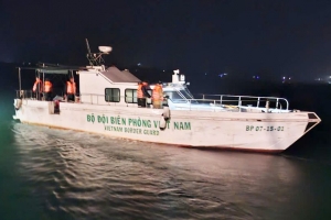 Quảng Trị: Cứu thành công 2 ngư dân bị chìm thuyền trong lúc đánh bắt hải sản
