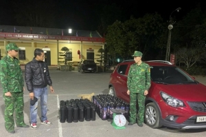 Phát hiện, bắt giữ đối tượng vận chuyển trái phép 88 bình khí, nghi là khí cười