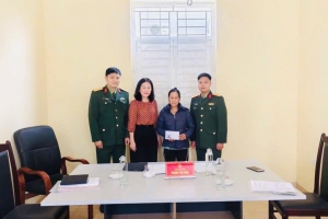 Thăm và trao tặng quà cho gia đình quân nhân Nguyễn Anh Tuấn đang tại ngũ tại Trung đoàn 43, Sư đoàn 395, Quân khu 3