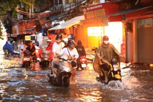 Giải bài toán úng ngập của Hà Nội: Đầu tư đồng bộ, hành động khẩn cấp