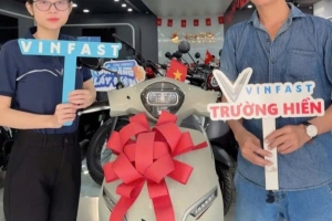 Chia tay xe máy xăng cũ để rước VinFast Feliz, chủ xe “nhân đôi niềm vui”