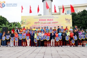 Hơn 400 tay đua tranh tài tại Giải đua xe đạp "Về miền di sản"