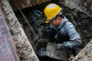 Những ca làm việc kết thúc bằng mùi dầu mỡ không thể gột sạch