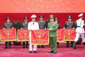 Công an Hà Tĩnh được tặng cờ thi đua xuất sắc của Bộ Công an