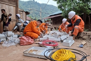 Đưa ánh sáng điện về các bản làng “vùng lõm” miền Tây Nghệ An