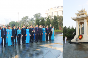 Đoàn đại biểu dự Đại hội Công đoàn tỉnh Bắc Ninh lần thứ I dâng hương tại Đài tưởng niệm các Anh hùng liệt sĩ