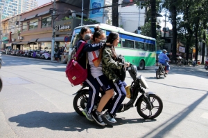 Tai nạn giao thông liên quan học sinh vẫn tiềm ẩn rủi ro, vi phạm giảm hơn 30% trong tháng 12