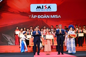 MISA nhận bằng khen của UBND TP Hà Nội tại Lễ tôn vinh doanh nhân, doanh nghiệp Thăng Long 2025