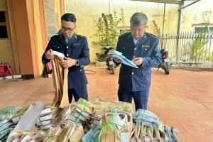 Phát hiện, tạm giữ 1.500 áo sơ mi nam không rõ nguồn gốc tại Thái Nguyên
