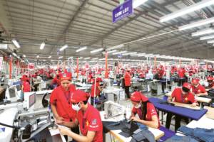 Dệt may Việt Nam 2025: Giữ nhịp tăng trưởng giữa “sóng lớn” thị trường
