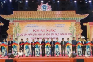 Khai mạc Hội chợ sản phẩm làng nghề và nông sản thực phẩm an toàn tại xã Sơn Đồng