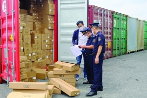 Siết quản lý hải quan với hàng quá cảnh và nguyên liệu nhập để gia công, sản xuất xuất khẩu