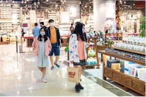 Trải nghiệm mua sắm trực tiếp tại cửa hàng vẫn duy trì sức hút