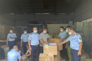 Chuyển hồ sơ vụ hơn 30.000 sản phẩm thời trang có dấu hiệu giả mạo nhãn hiệu sang Công an tỉnh Bắc Ninh