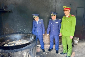 Hà Tĩnh: Phát hiện cơ sở chế biến hơn 300kg mỡ động vật biến đổi màu sắc, không rõ nguồn gốc