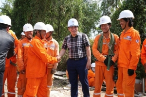 Ngành điện miền Nam: Xuyên Tết bám công trường