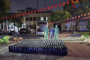Đồn Biên phòng Đồng Văn: Phát hiện vụ vận chuyển trái phép 472 bình khí cười