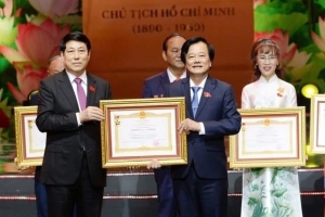 Giáo sư, Tiến sĩ, Thầy thuốc Nhân Tạ Văn Trầm được phong tặng danh hiệu Anh hùng Lao động