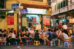 Bán hàng ăn uống giải khát quá giờ quy định bị phạt đến 1 triệu đồng