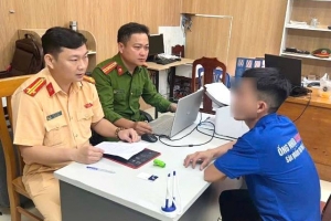 Tài xế xe tải cầm hung khí đe dọa tài xế xe buýt ở Đà Nẵng