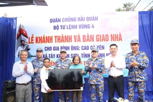 Hỗ trợ thiết bị, đồ dùng thiết yếu cho hộ gia đình khó khăn có nhà bị sập, đổ, lũ cuốn