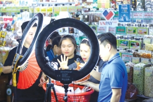 Từ quầy chợ đến gian hàng số: Mở rộng sinh kế trong kỷ nguyên thương mại điện tử