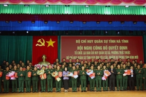Hà Tĩnh: Trao quyết định bổ nhiệm 69 Chỉ huy trưởng Ban CHQS cấp xã, phường