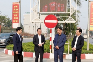 Bí thư Tỉnh ủy Ninh Bình kiểm tra công tác tuyên truyền Đại hội XIV của Đảng