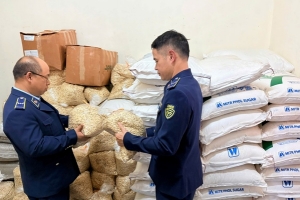 Phát hiện, tạm giữ hơn 3 tấn thực phẩm không rõ nguồn gốc trước Tết Nguyên đán