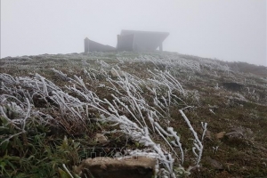 Mẫu Sơn xuống 0,2°C, xuất hiện băng giá