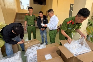 Bắt giữ đối tượng mua thuốc lá lậu từ Gia Lai về Đắk Lắk xé lẻ bán kiếm lời