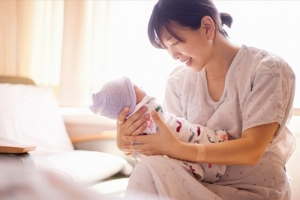 Chế độ thai sản từ 1/7/2026: Nghỉ 7 tháng khi sinh con thứ hai