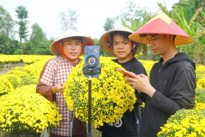 Livestream bán hoa: Giải pháp linh hoạt giúp nhà vườn miền Tây “thoát hiểm” mùa Tết