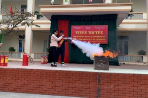 Tuyên truyền về pháo nổ và hướng dẫn kỹ năng an toàn PCCC cho Trường THCS Nguyên Giáp