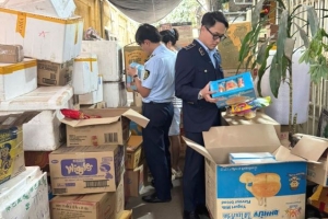 Đà Nẵng: Phát hiện, xử lý nhiều cơ sở kinh doanh bánh kẹo không rõ nguồn gốc