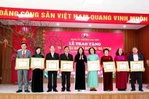 Đảng ủy phường Gia Viên trao tặng 145 Huy hiệu Đảng Đợt 3/2/2026