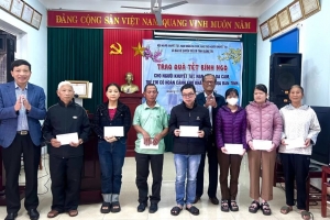 Quảng Trị: Trao quà Tết cho người khuyết tật và trẻ mồ côi