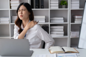 5 nguyên nhân khiến thoái hóa đốt sống cổ tăng nhanh ở người trẻ